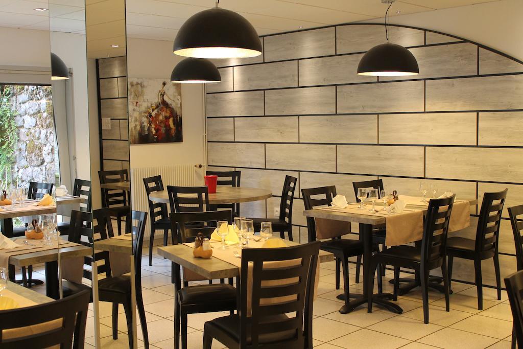 Hotel Restaurant Aux Genets D'Or Mandailles-Saint-Julien エクステリア 写真