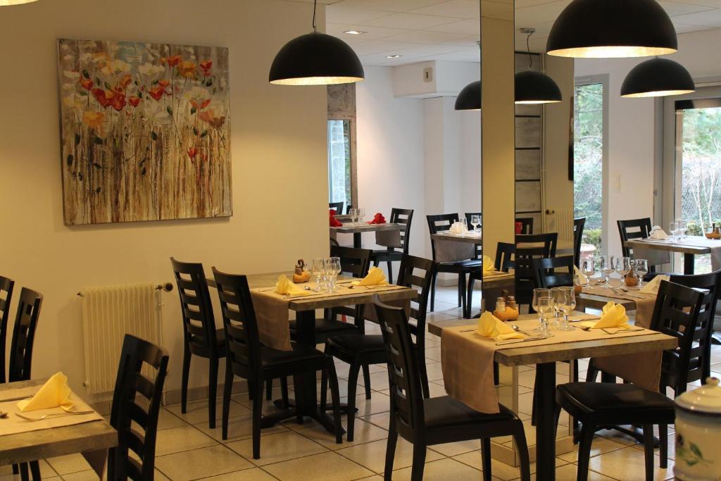 Hotel Restaurant Aux Genets D'Or Mandailles-Saint-Julien エクステリア 写真